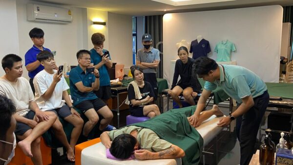 SPORTS MASSAGE AND PASSIVE STATIC STRETCHING การนวดนักกีฬาและยืดเหยียดกล้ามเนื้อ - Image 2