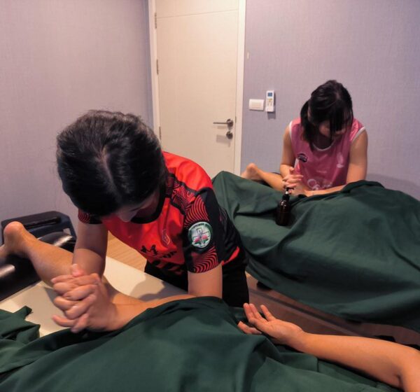 SPORTS MASSAGE AND PASSIVE STATIC STRETCHING การนวดนักกีฬาและยืดเหยียดกล้ามเนื้อ - Image 4